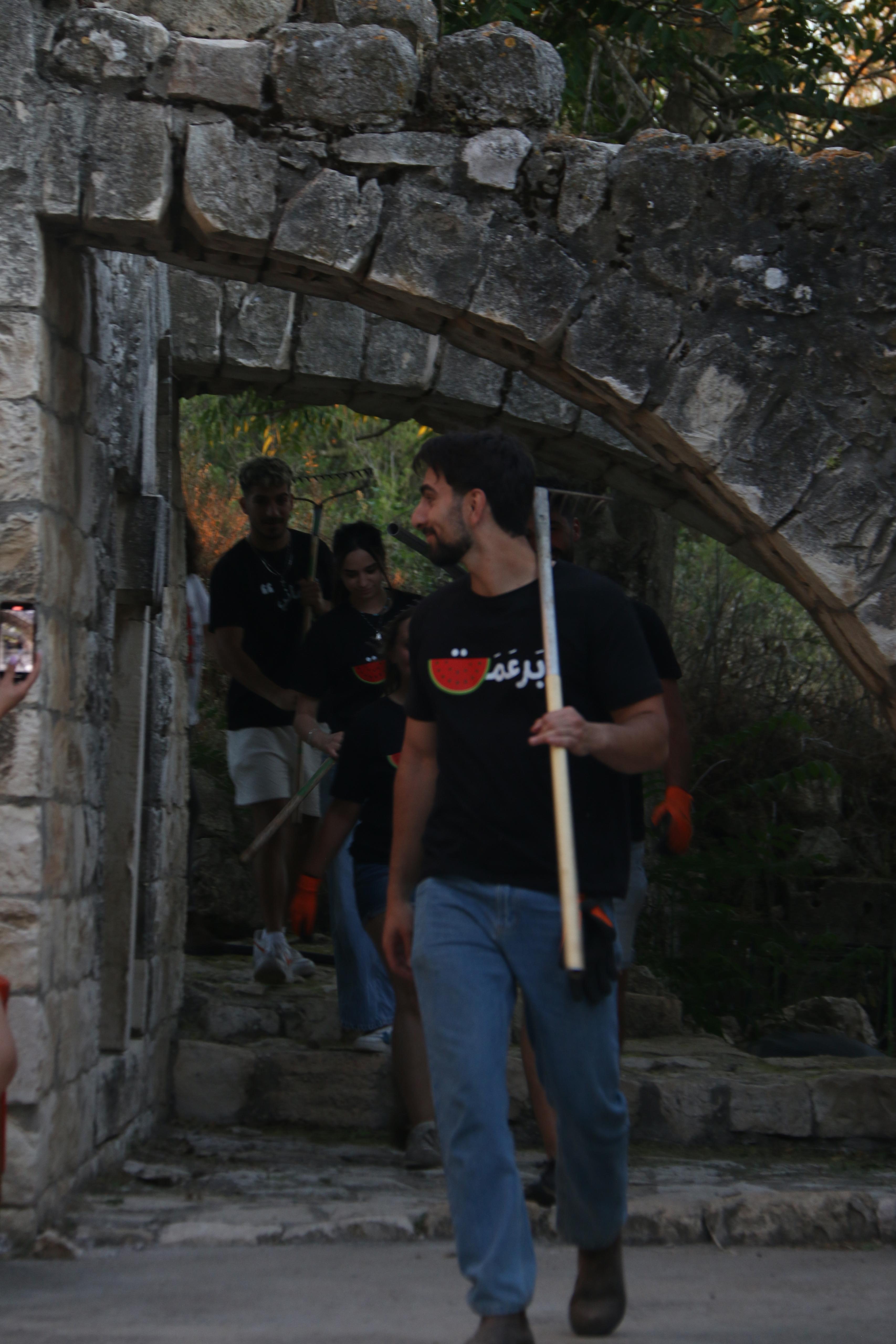 صورة من المخيم 7